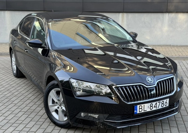 Skoda Superb cena 69900 przebieg: 168900, rok produkcji 2017 z Łomża małe 254